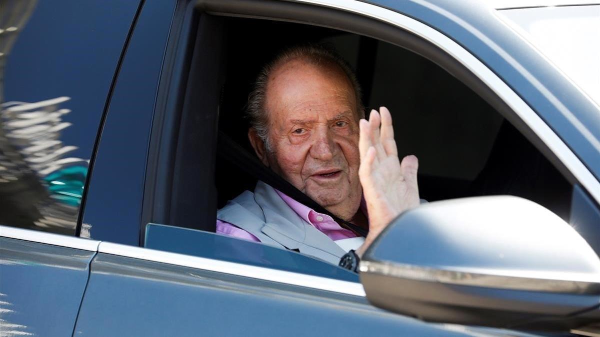 El rey emérito Juan Carlos I, a la salida de la Quirón de Madrid, el 31 de agosto del 2019