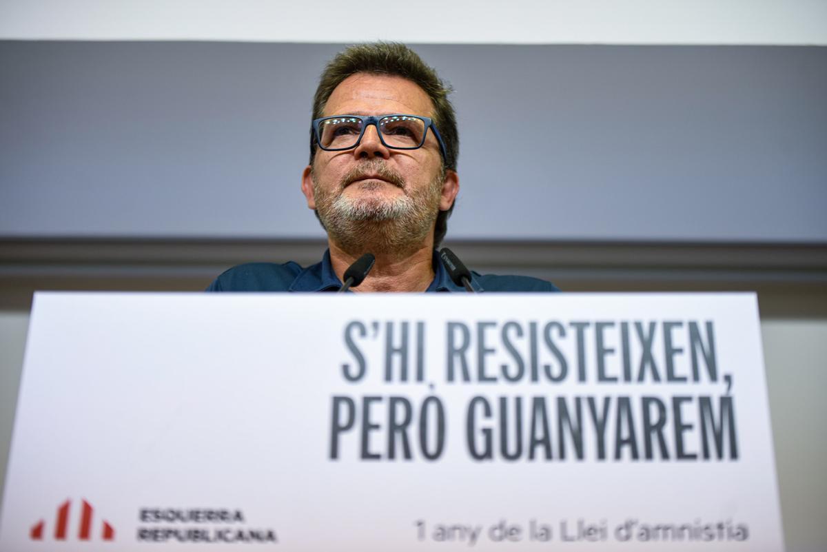 El portavoz de ERC, Isaac Albert, este lunes en rueda de prensa. El portavoz de ERC, Isaac Albert, este lunes en rueda de prensa.
