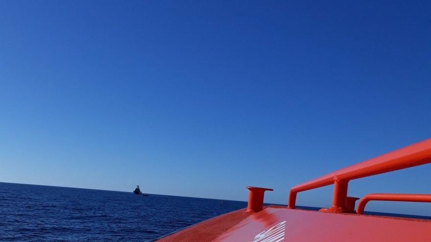 Rescatados 22 migrantes, dos de ellos menores, en una embarcación neumática a motor en Almería