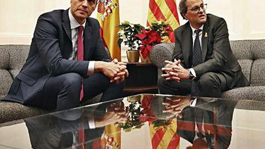 Pedro Sánchez i Quim Torra, durant la trobada a Barcelona el 20 de desembre de 2018.