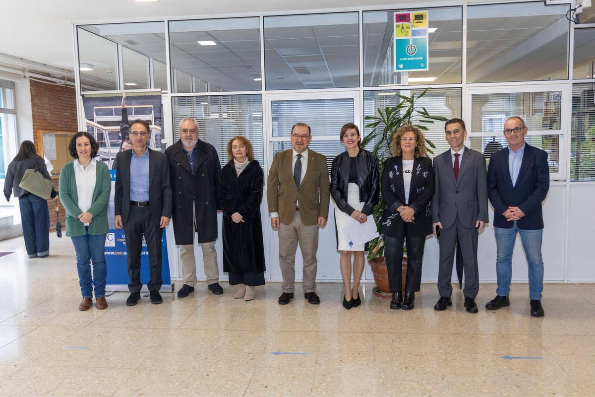 Marta Lois toma posesión como decana de la facultad de Ciencias Políticas de Santiago