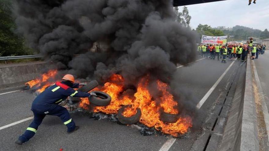 Nueva jornada de protestas en las puertas de Alcoa en contra de los despidos