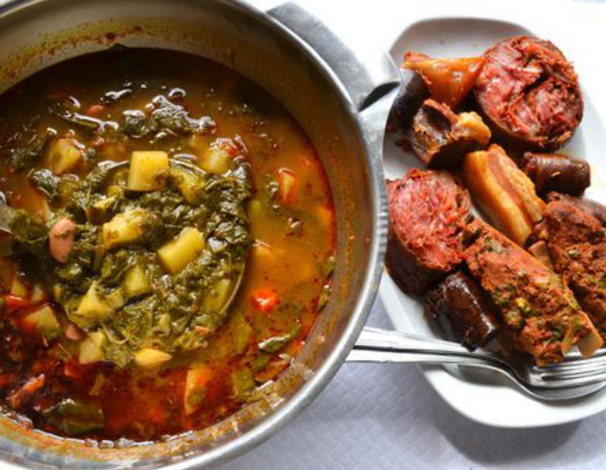 Pote de berzas con su compango y picadillo, dos de los platos que se incluyen en el menú de las Jornadas Gastronómicas de la Matanza.