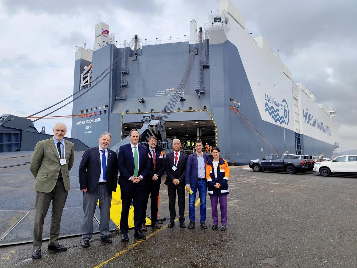 Botana, con el director del Puerto, responsables de Davila y la naviera.