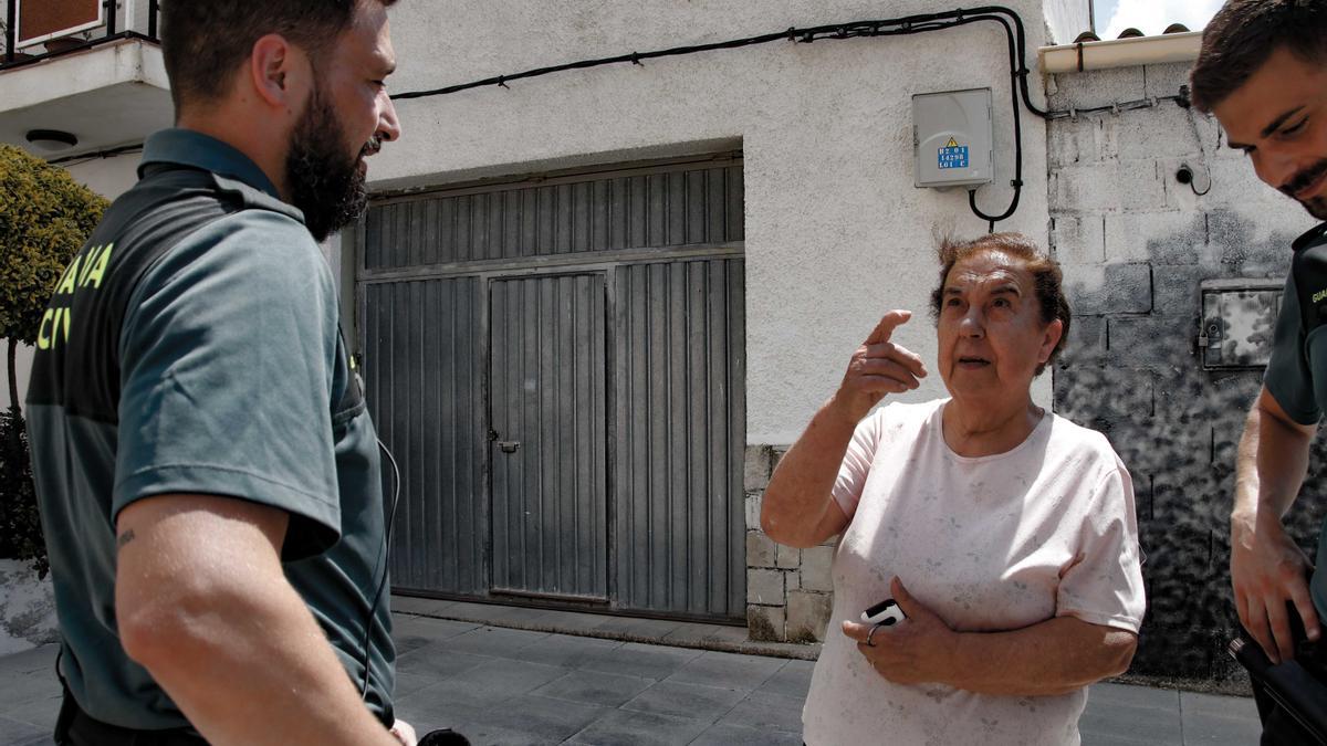 Evacuan la localidad de Benimassot ante el avance de las llamas del incendio de la Vall d'Ebo