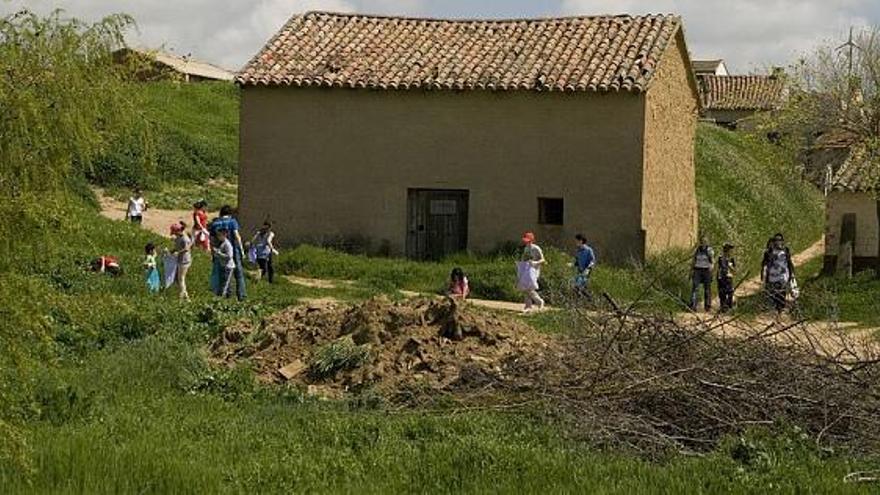 CÓMO LIMPIAR LAS JUNTAS DEL SUELO  Adiós a las juntas del suelo negras: el  truco definitivo para limpiarlas