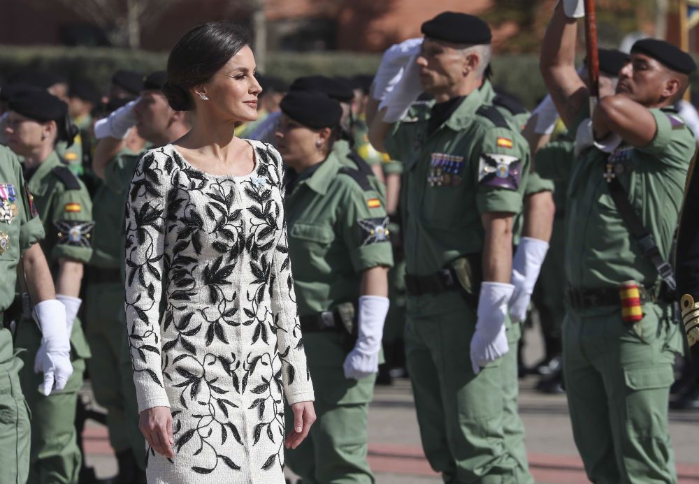 Letizia Ortiz durante un acto militar en Madrid con un vestido de Felipe Varela que ya ha lucido en ocasiones anteriores