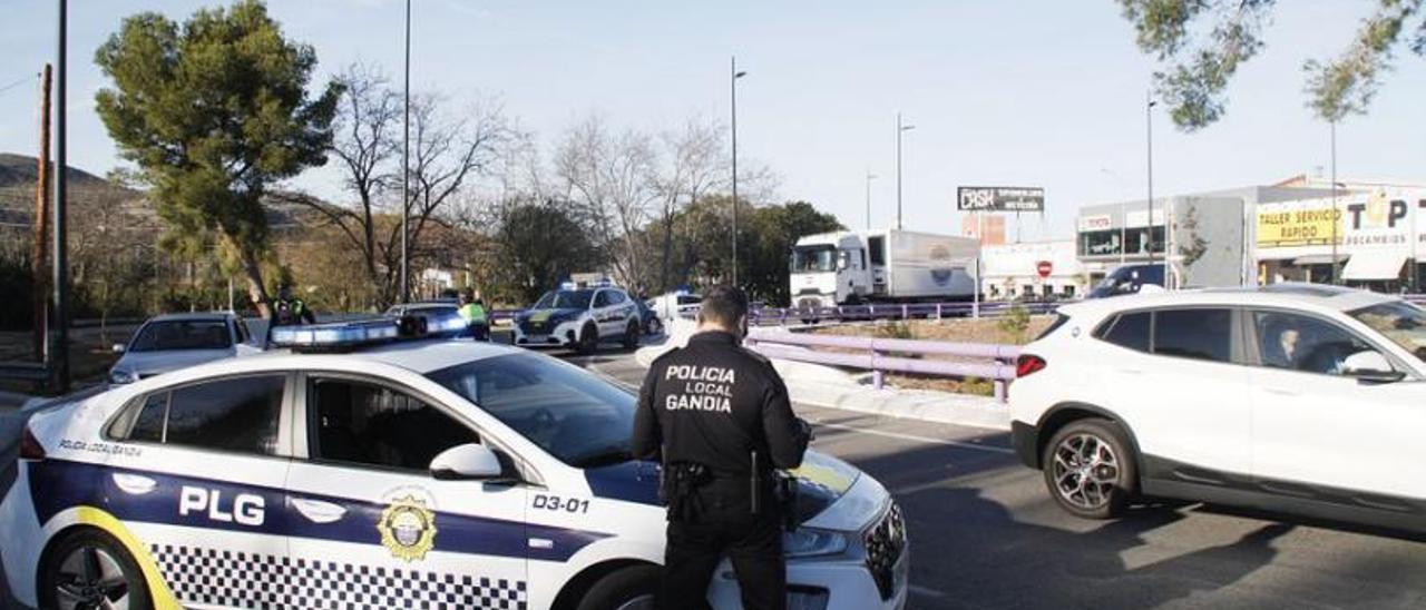 La Policía Local de Gandia acudió inmediatamente al local.          | LEVANTE-EMV