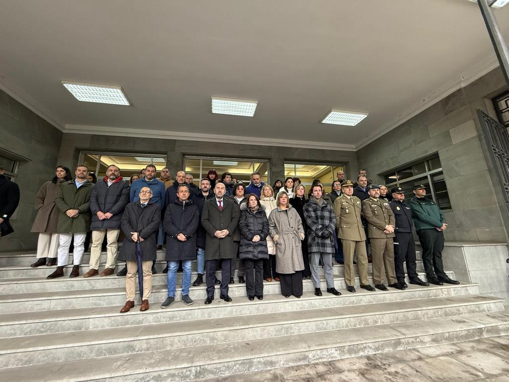 Minutos de silencio en la región por el accidente de tren de Córdoba y la confirmación (por ahora) de la delegada del Gobierno de que no hay víctimas asturianas