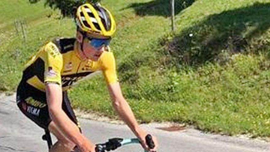 El joven ciclista del Jumbo accidentado.