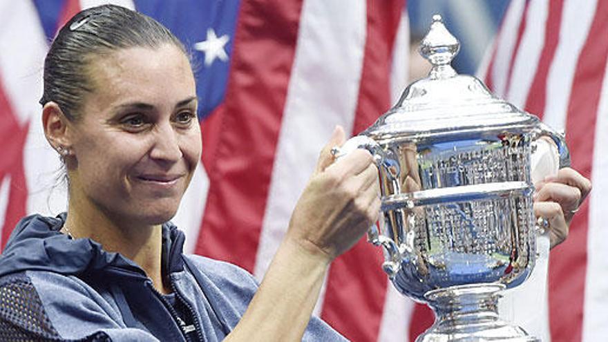 Flavia Pennetta, con el trofeo del US Open.