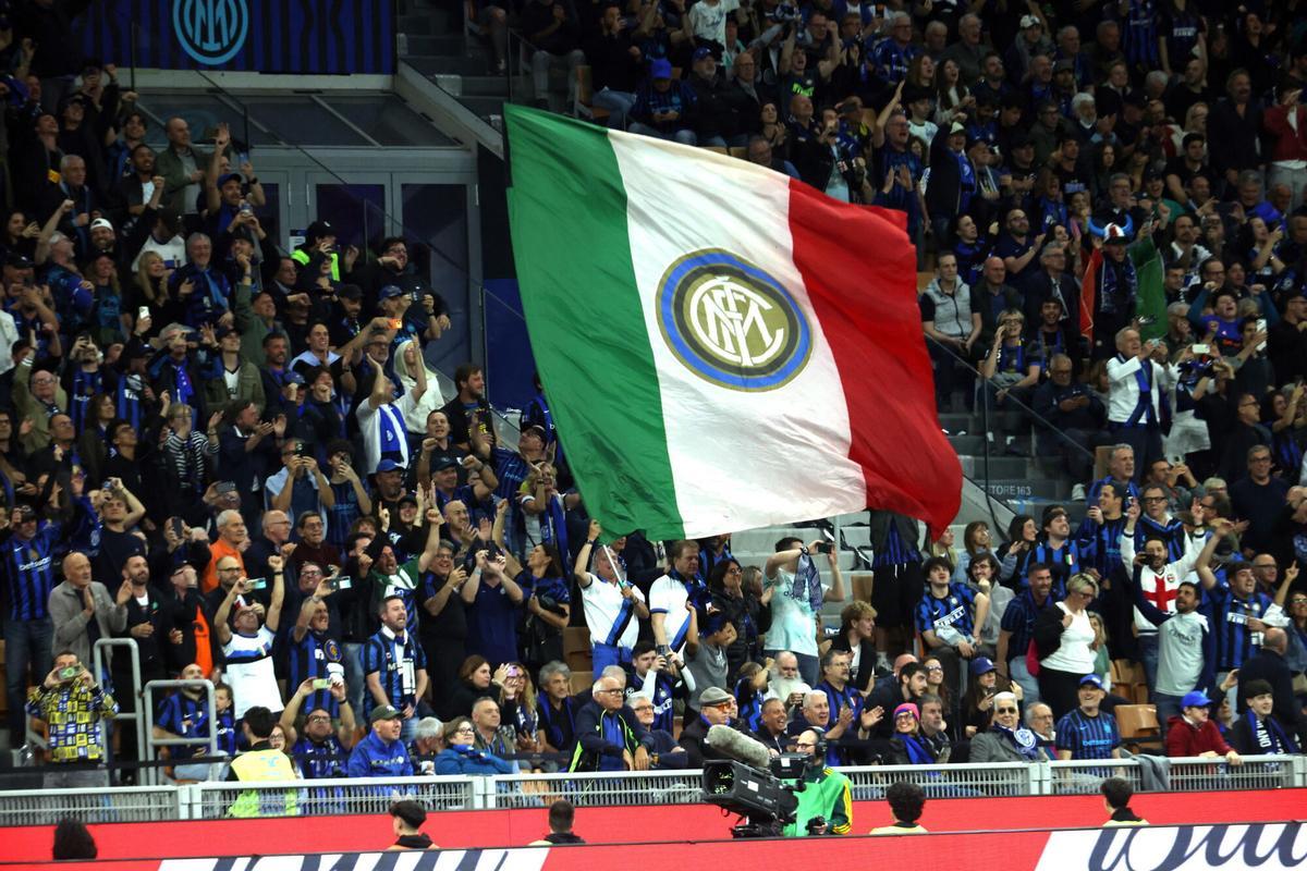 Los aficionados del Inter celebran el 21 Scudetto del equipo
