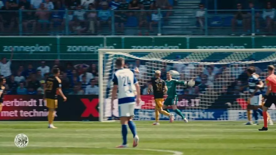 Ter Stegen se estrena en el Ajax con un impecable 'paradón'