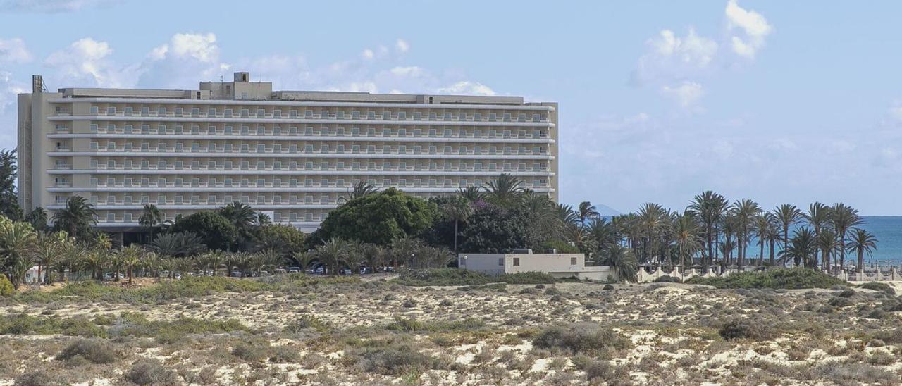 Hotel RIU Oliva Beach, a pie de la playa de Corralejo en Fuerteventura.