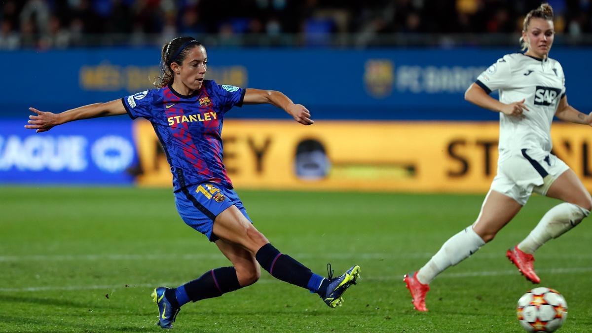 Aitana Bonmatí remata a portería durante el duelo ante el Hoffenheim.