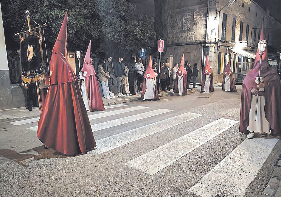 Los cofrades recorrieron las calles de Sant Joan.