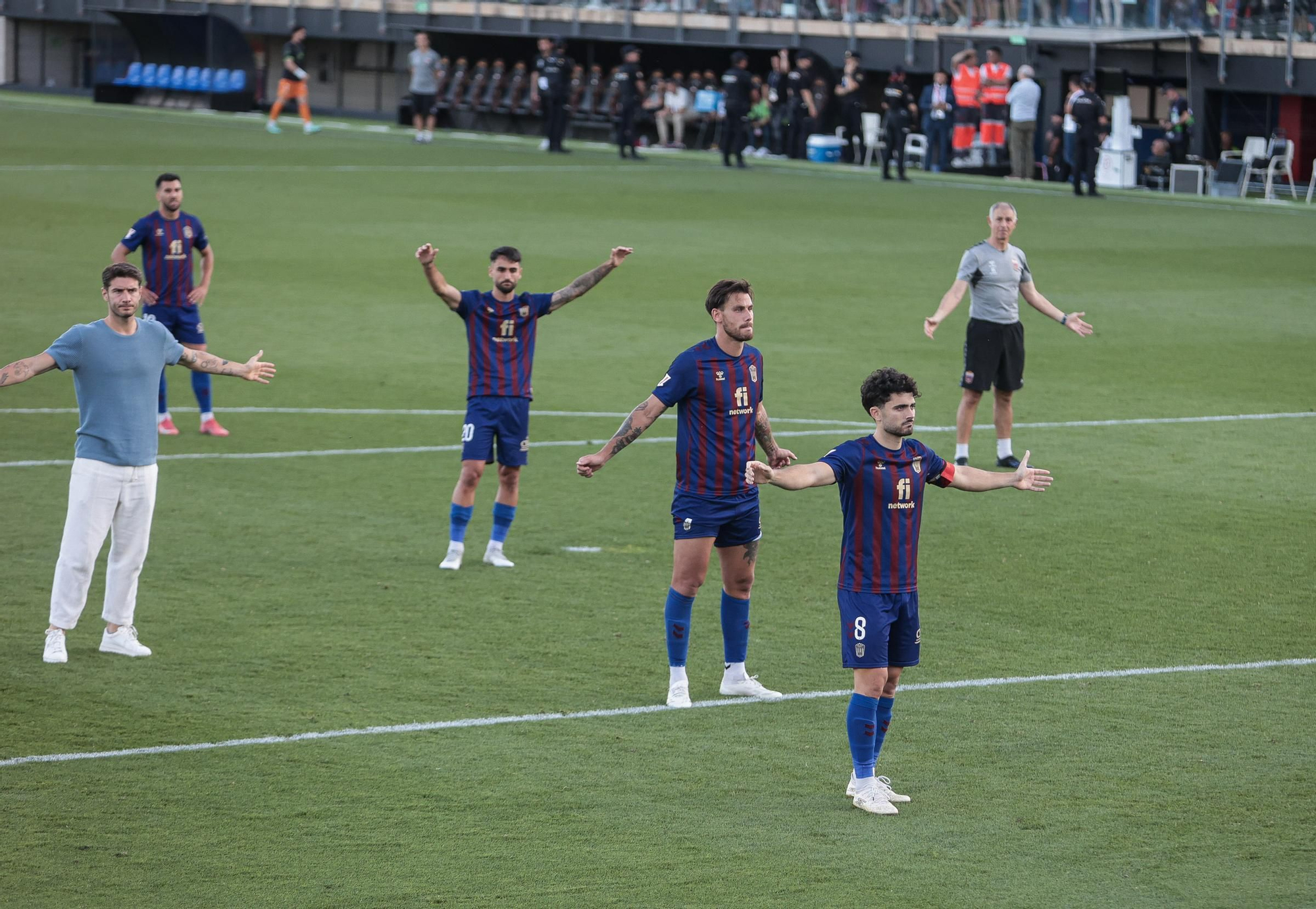 El Eldense desciende a Primera Federación tras el empate contra el Racing