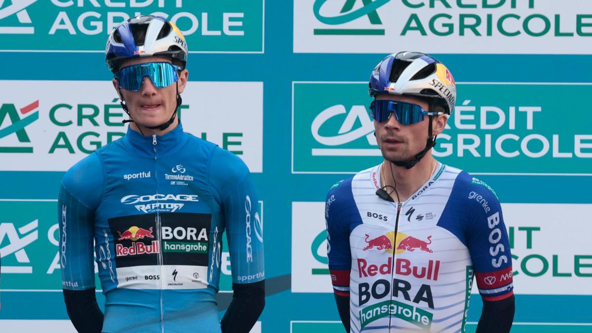 Roglic, con su compañero Pellizzari antes de una etapa de la Tirreno-Adriático 2026