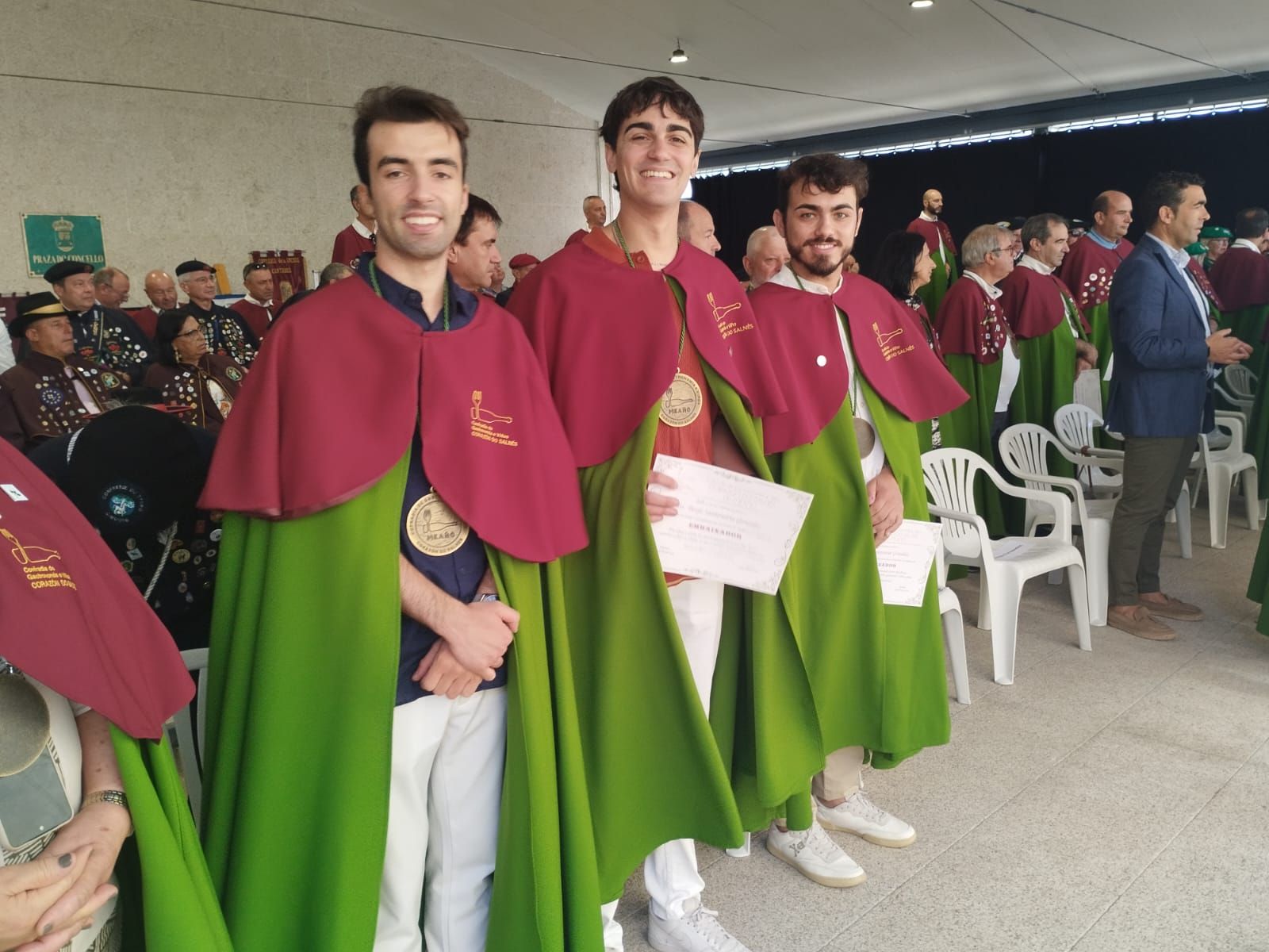 Asistentes a los actos de la Festa do Viño de Meaño.