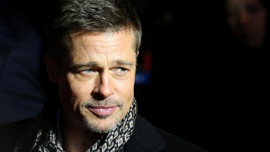 Brad Pitt vuelve a la soltería tras su corto romance con Nicole Poturalski