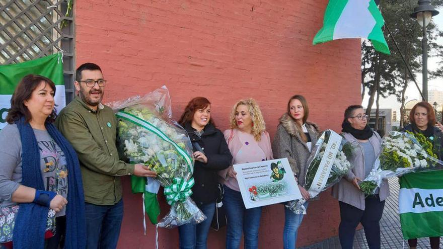 Adelante Andalucía, Podemos, Izquierda Unida y Málaga para la Gente recordaron ayer la muerte de Caparrós como un símbolo de unión de «las fuerzas de izquierda para combatir el fascismo y la ultraderecha» en Andalucía. Más que nunca hay que reivindicar este 4 de diciembre», expresó la viceportavoz de IU-Málaga para la Gente, Remedios Ramos.  quesubrayó la «irrupción de una extrema derecha» en Andalucía.