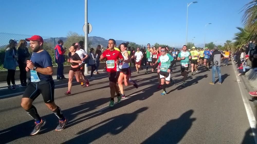 Más de 7.000 atletas tomaron la salida en una prueba que gozó de unas buenas condiciones para correr y que acabó encumbrando, de nuevo, al corredor del club Cueva de Nerja Abdelhadi El Mouaziz