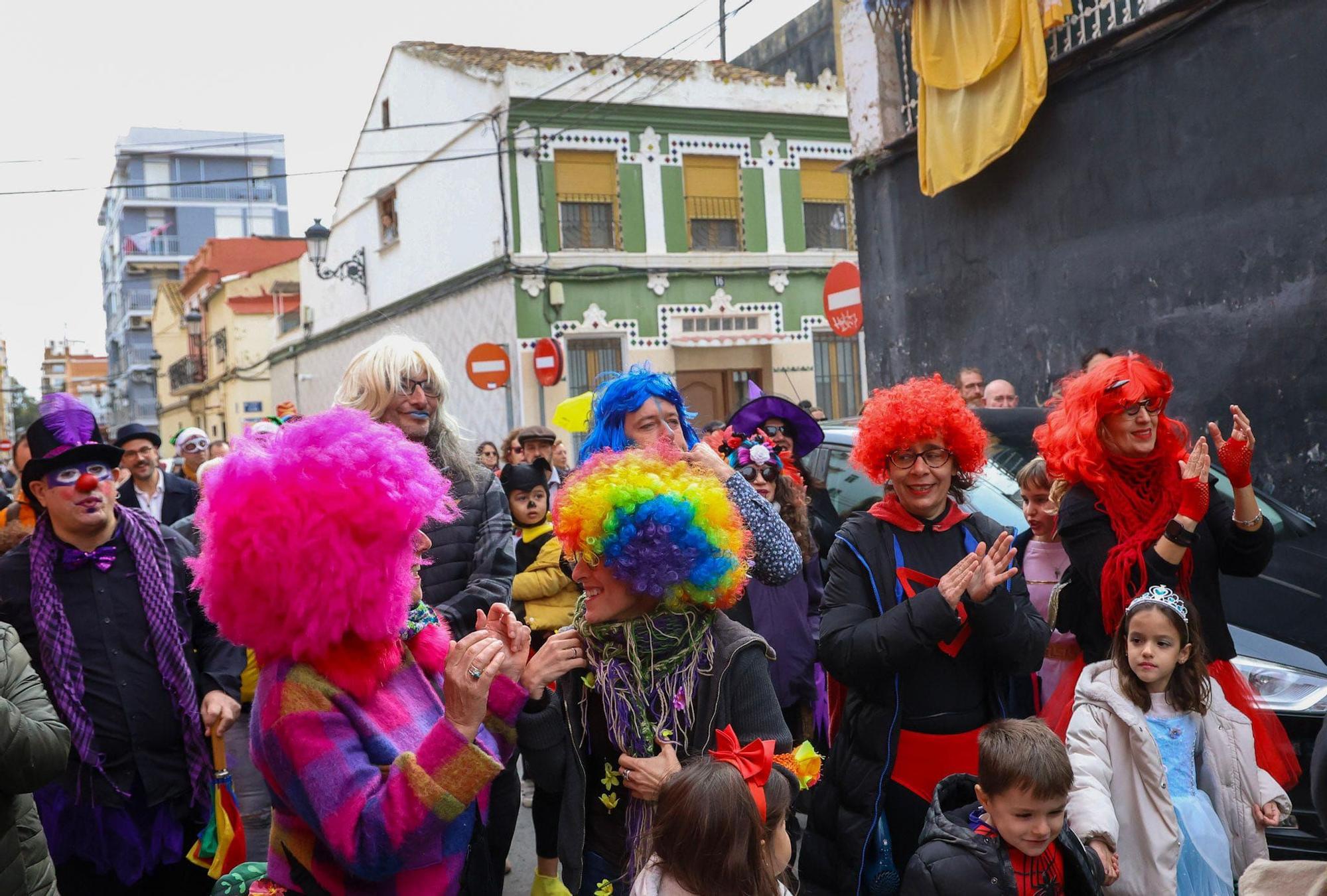 El Cabanyal se vuelca con el carnaval más americano con el 'Mardi Grass' de Nueva Orleans