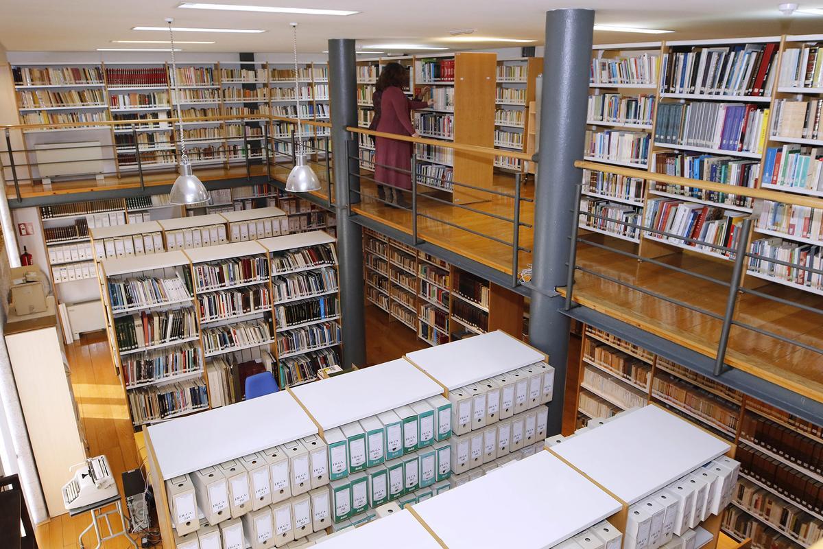 Biblioteca con 35000 libros legada a Vigo por Fernández del Riego