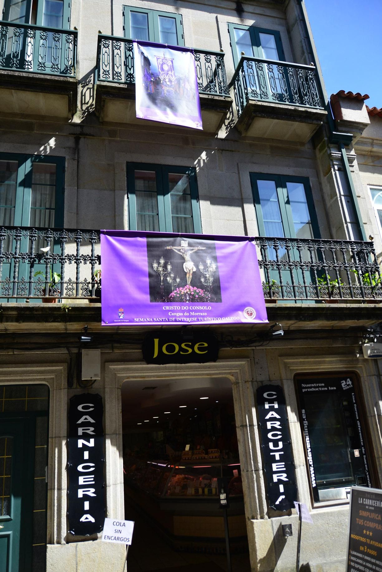 Más carteles de la Semana Santa en la calle Real.