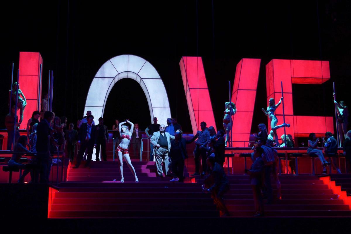 Un momento de 'Manon Lescaut', en la cañera versión de Àlex Ollé.