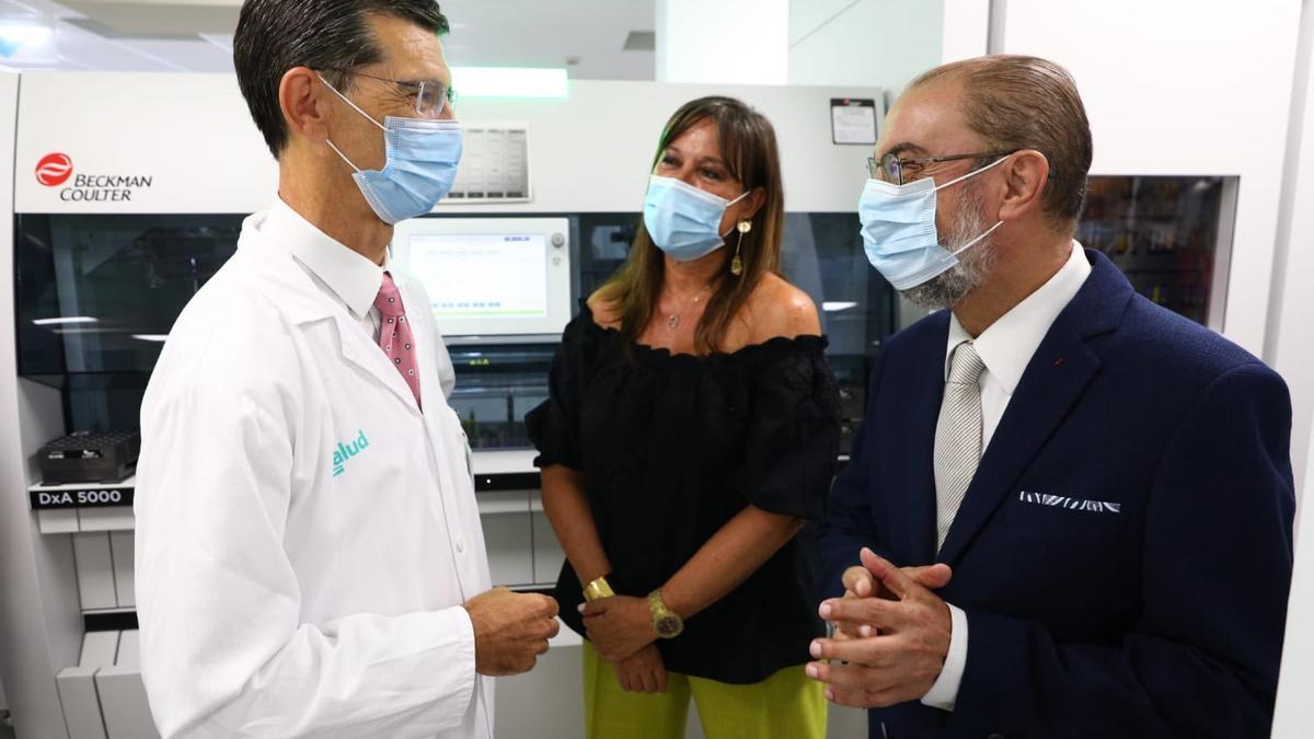 Sira Repollés junto a Javier Lambán en el Hospital San Jorge de Huesca
