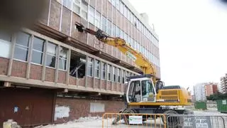 El polémico derribo del edificio de Correos calienta el debate en el Ayuntamiento de Zaragoza: "Ahora de repente parece que es Notre Dame"