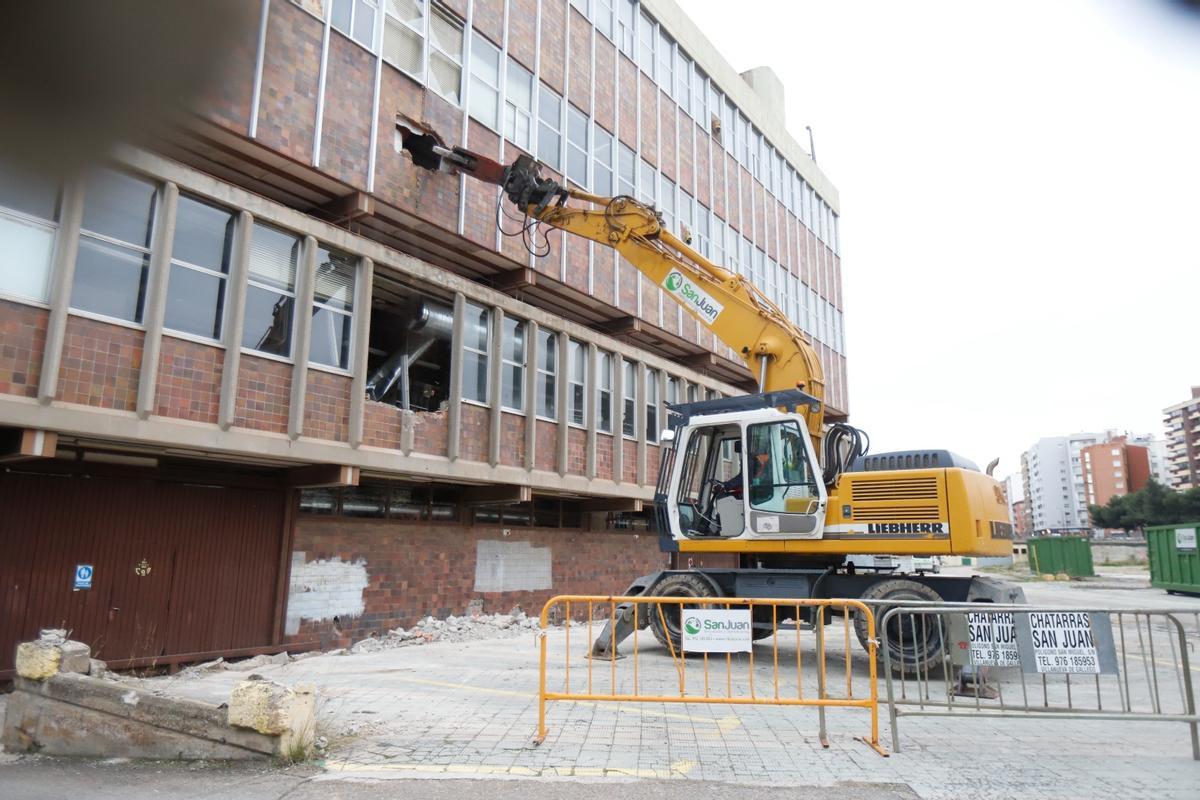 Obras en el edificio de Correos de Zaragoza, el pasado lunes.