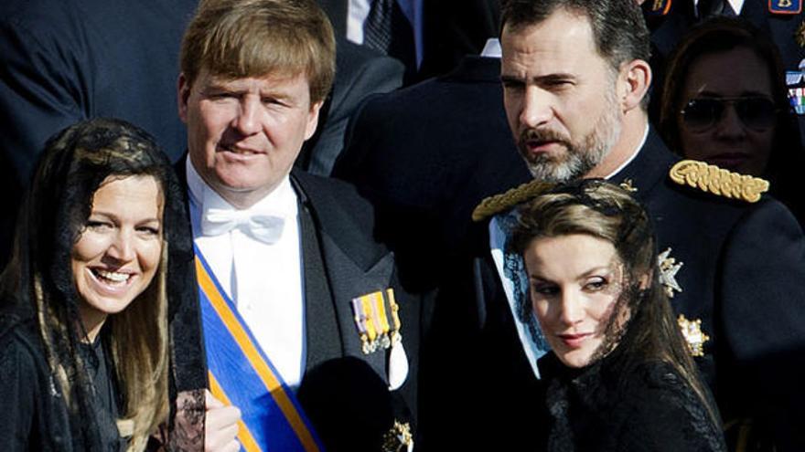 Doña Letizia y el Príncipe, con los herederos de Holanda.