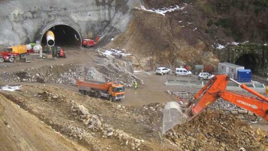 Obras del túnel de Padornelo. // FdV