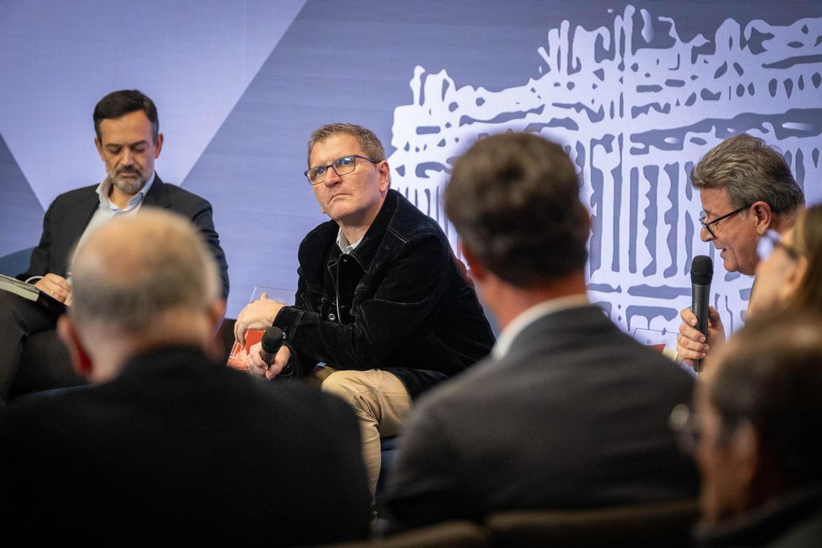 Jorge Dávila presenta su primera novela, 'El anillo de Faride'