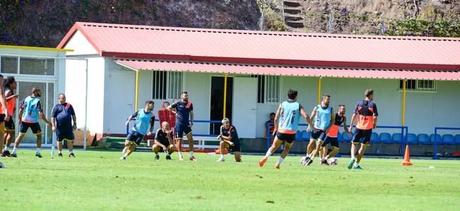 Entrenamiento UD Las Palmas en Barranco Seco ...