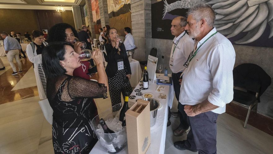 Encuentro en Gran Canaria de responsables de la Guía de Vinos Peñín