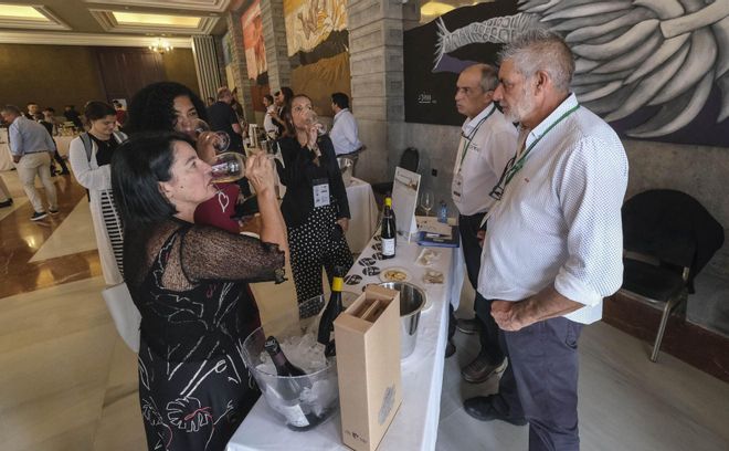 Encuentro en Gran Canaria de responsables de la Guía de Vinos Peñín