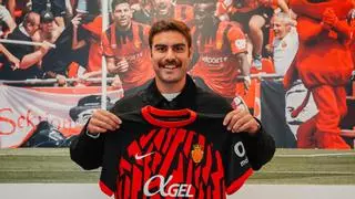 Abdón Prats renueva con el RCD Mallorca hasta 2028