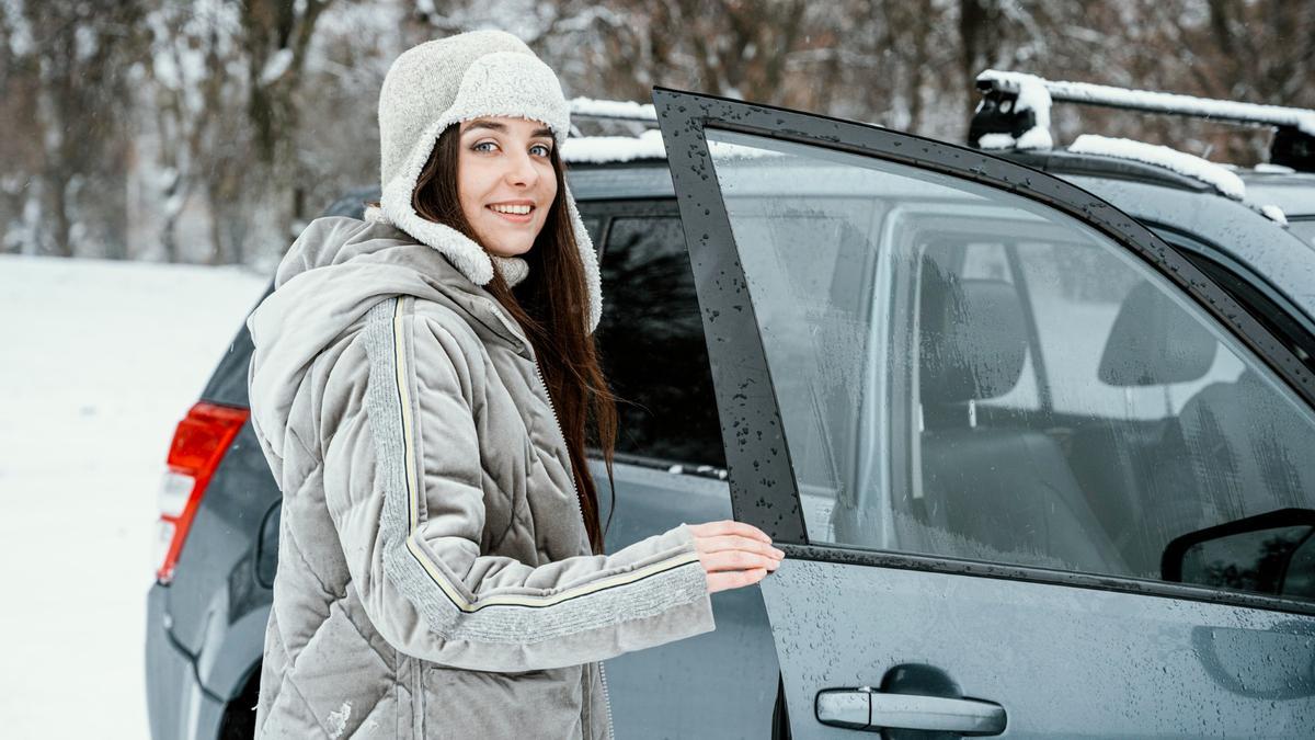 Calcetines y cinta adhesiva, los dos objetos que deberías llevar en el coche este invierno