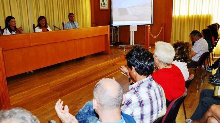 Presentación del &quot;obradoiro&quot; y del PIE ayer en Mos. // D. P.