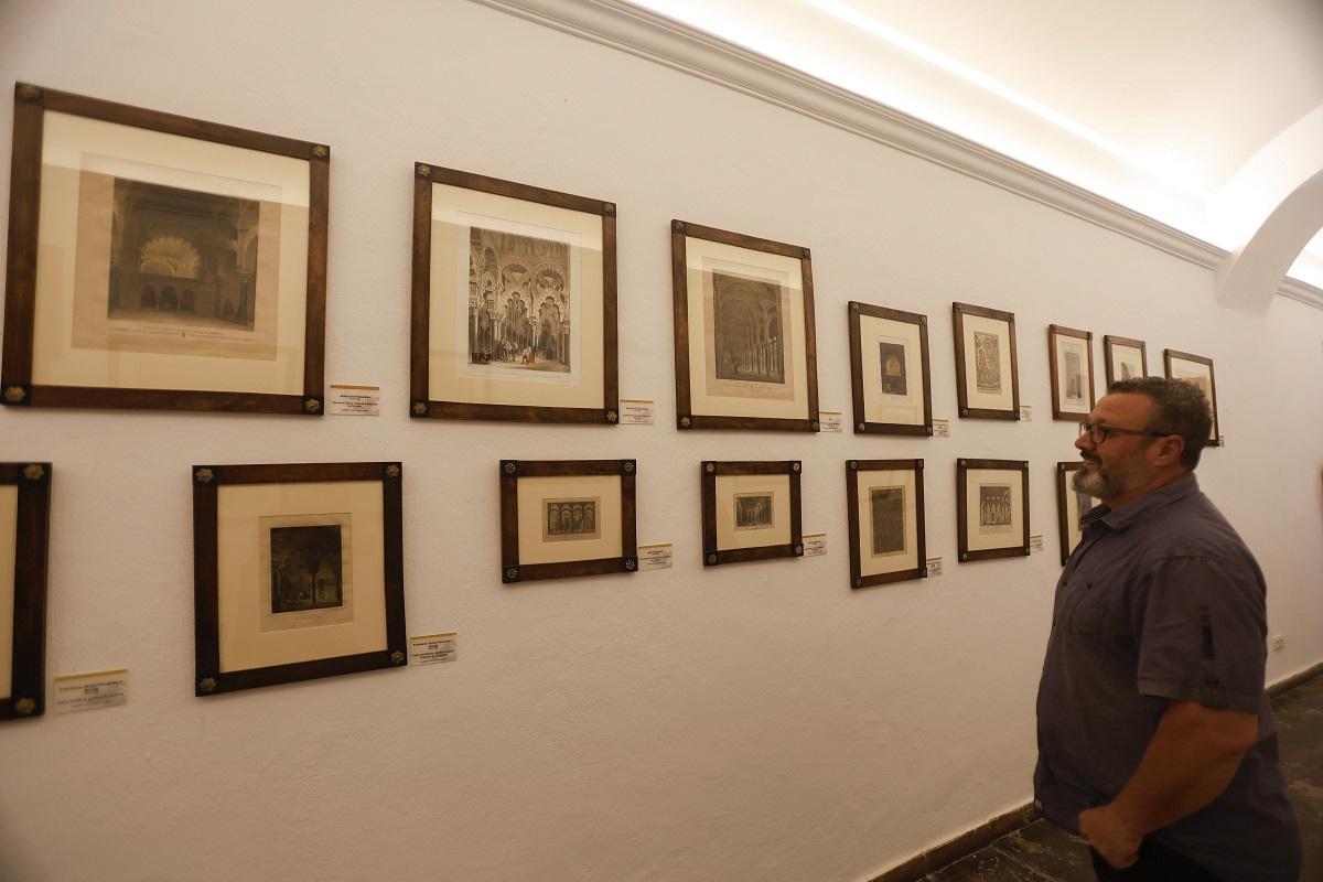 Grabados y litografías expuestos en la galería interior oeste del claustro principal de la primera planta del Palacio de la Merced.