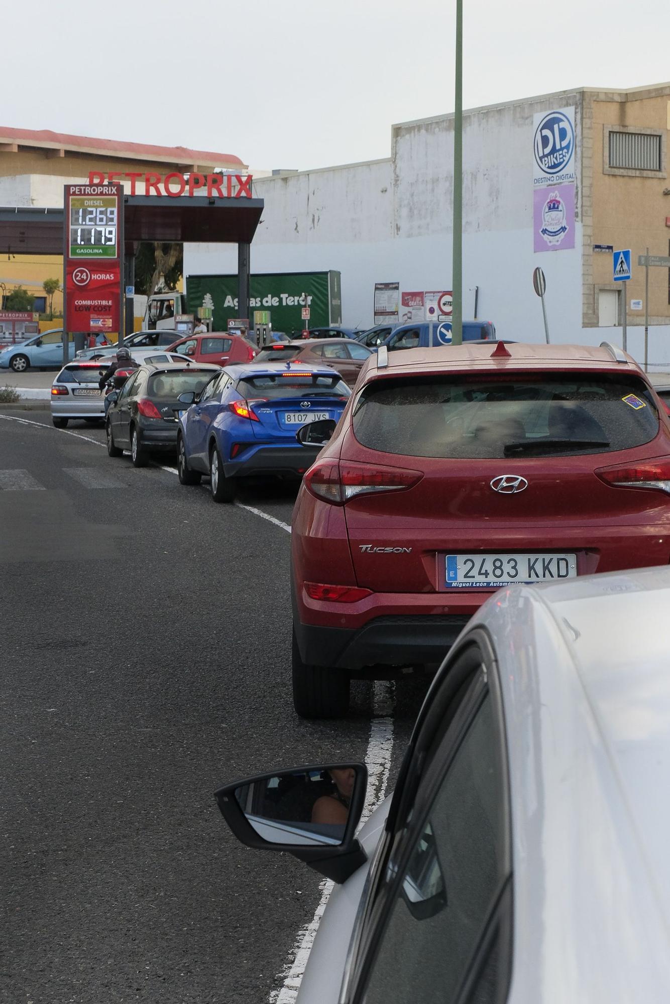 Colas en las gasolineras por el fin del descuento en la gasolina