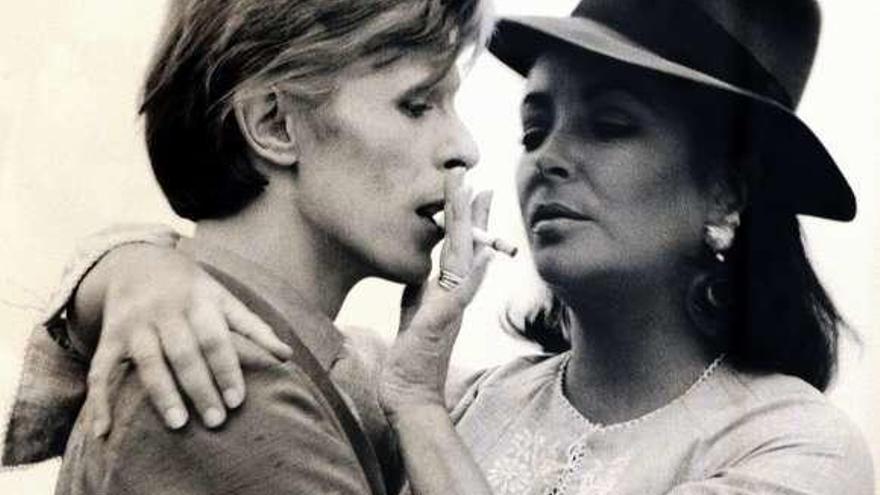 Bowie y Elizabeth Taylor, en una imagen de O&#039;Neill. // Terry O&#039;Neill/Efe