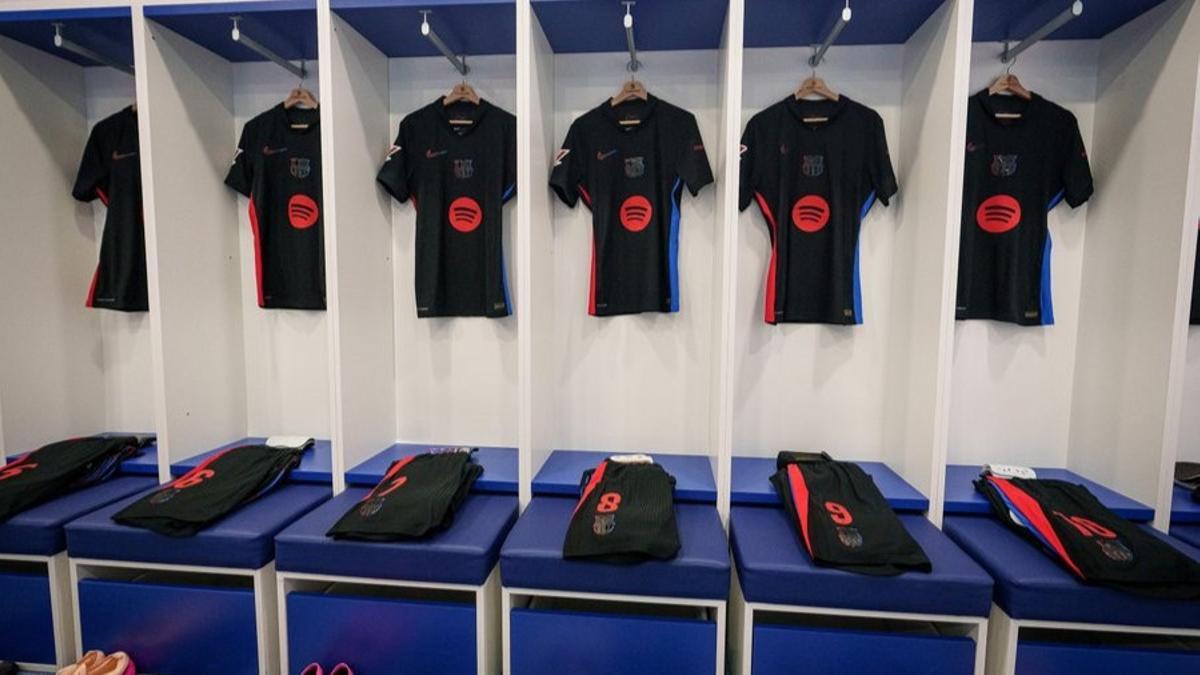 Las camisetas del Barça preparadas en el vestuario visitante de Butarque antes de enfrentarse al Leganés.