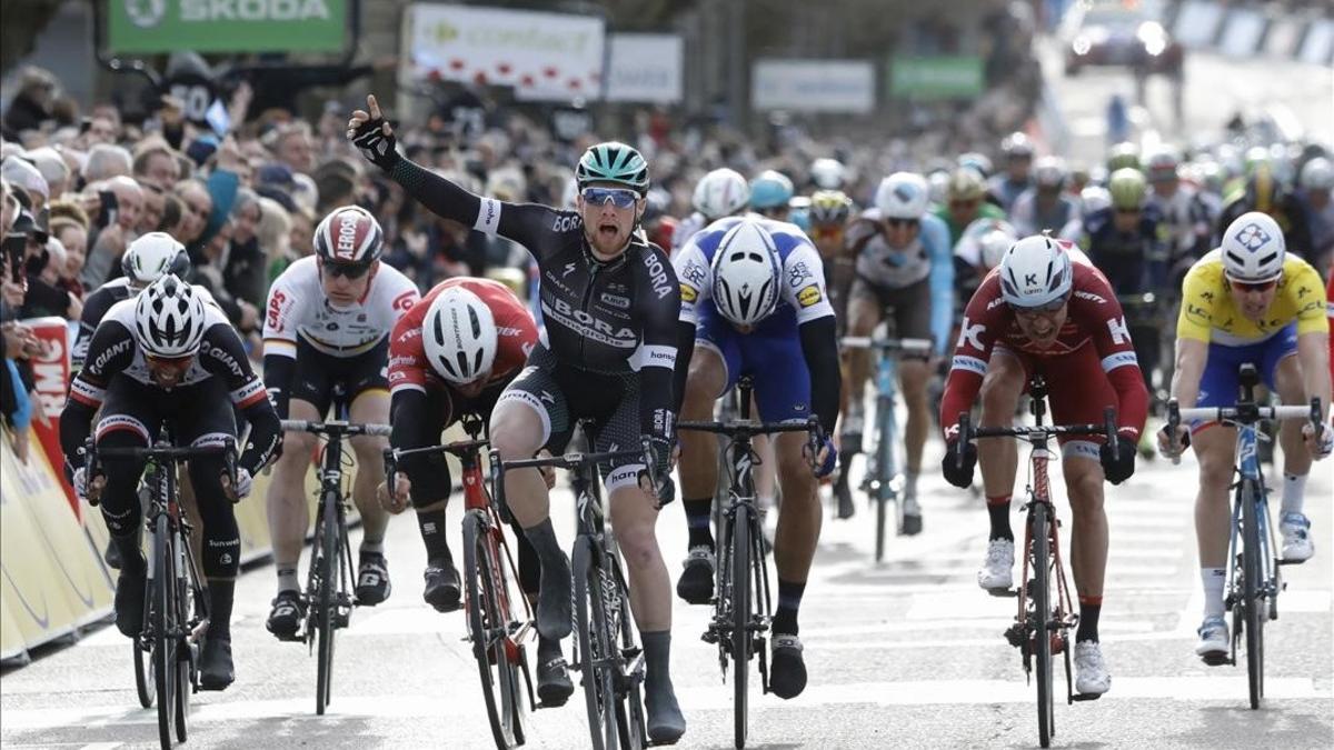 San Bennett sorprendió en el esprint de la tercera etapa de la París Niza