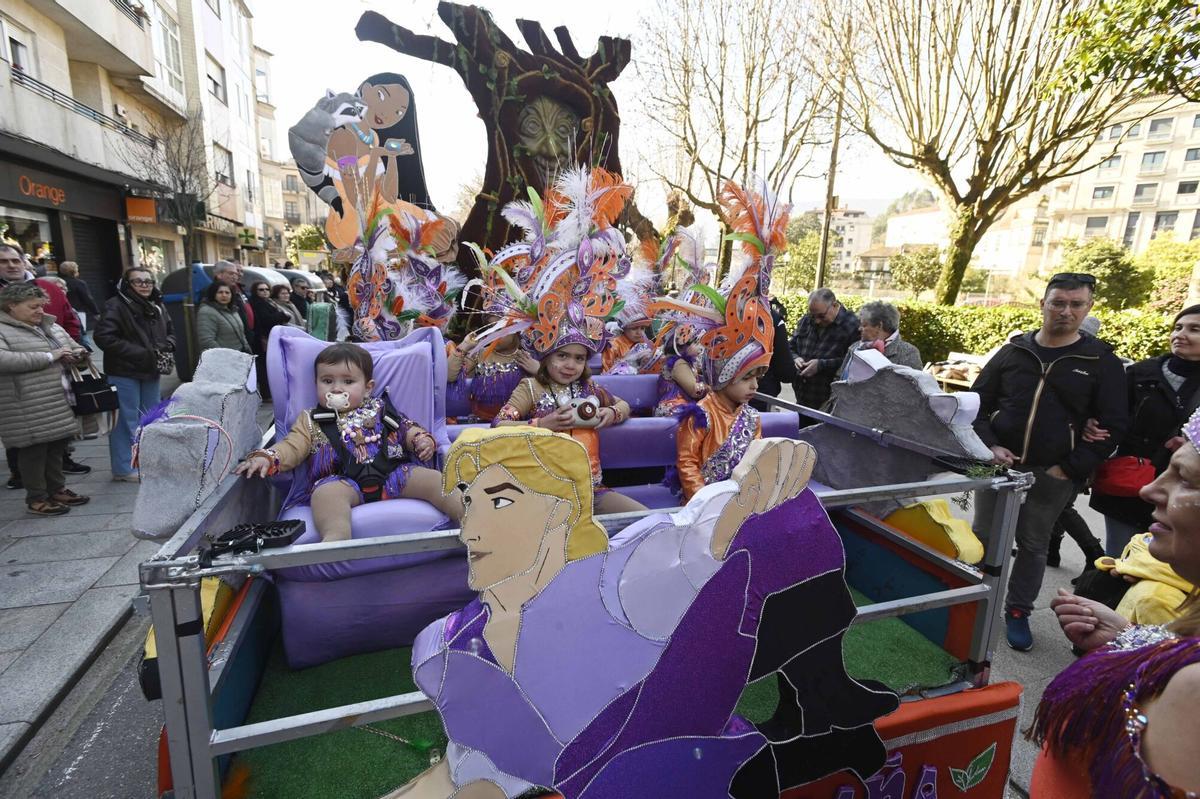 Las comparsas desfilaron ayer por las principales calles del centro urbano