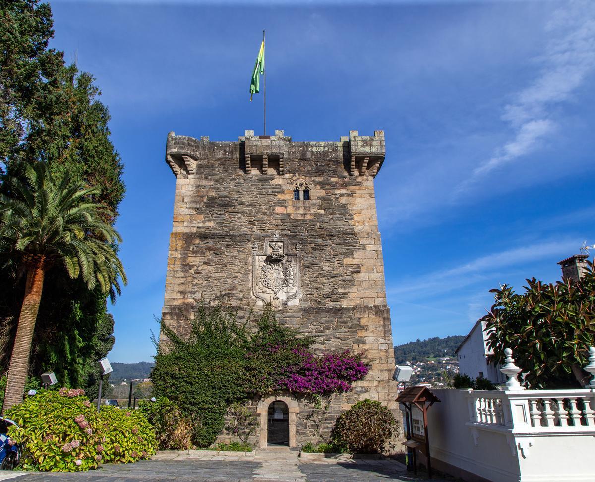 Torreón gótico en Pontedeume, parada del Camino Inglés