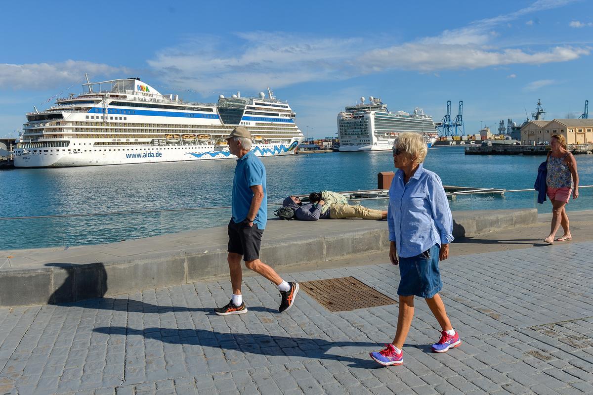 CRUCEROS ATRACADOS EN EL MUELLE DE SANTA CATALINA